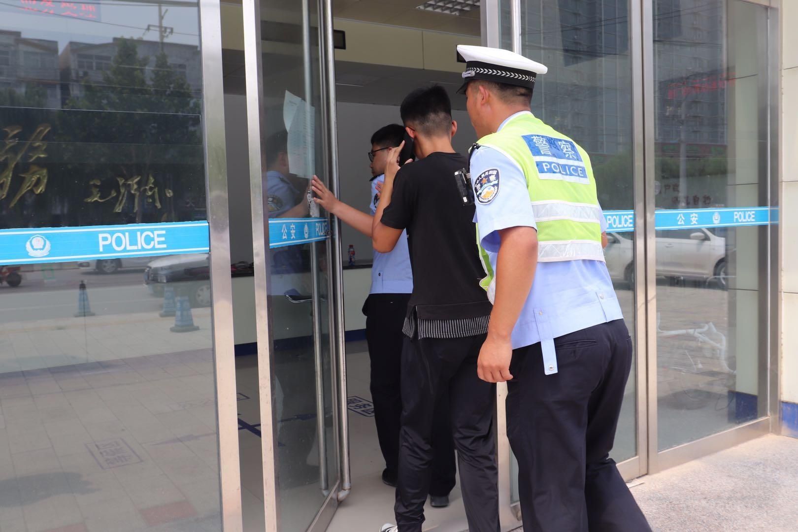  丢失|视频︱入场时才发现身份证丢失！交警一路疾驰一路汗水