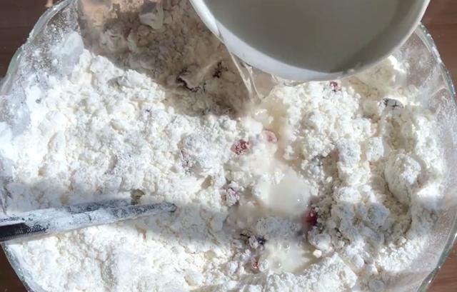  孩子|孩子爱吃的山药糯米糕，软糯香甜，简单营养，吃一次念念不忘