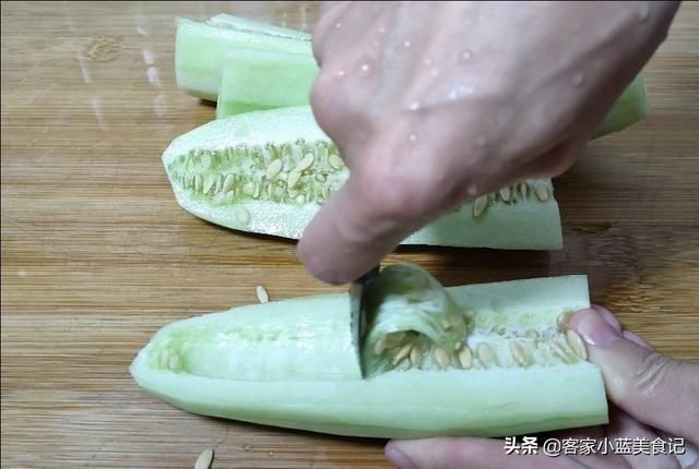 夏天|它不是黄瓜,夏天宁可不吃肉也要吃它,简单易做,开胃消暑又下饭