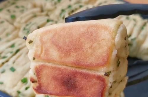  葱油|分享一款玉米面葱油花卷，咸香味美，营养好吃，不错的居家早餐