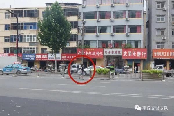 环境|看看都有那些人在破坏文明交通环境、你是否也在其中?