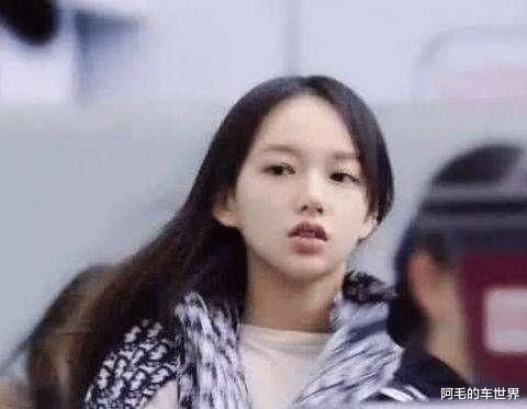  超越|杨超越：这是我的初中照，鞠婧祎：这是我的，程潇：你俩闪一边去