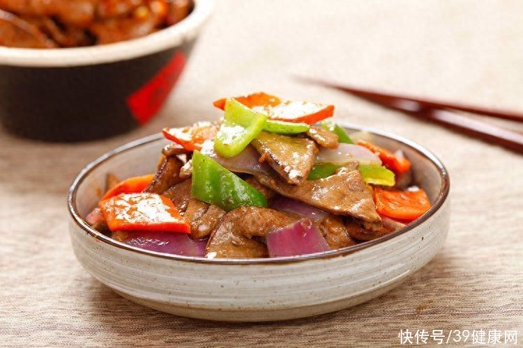 高血脂可经常吃土豆吗(高血脂不能吃土豆？提醒：不想血脂失控，3种食物才真的要少吃)