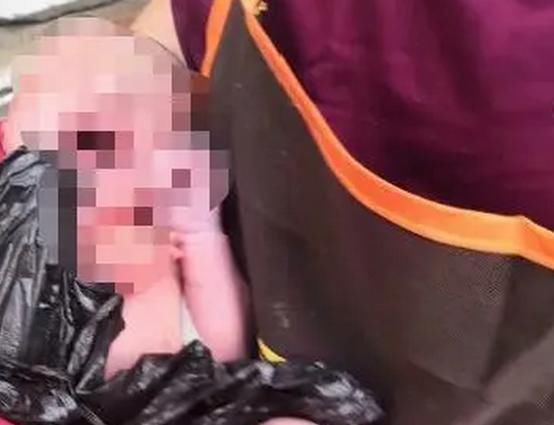  从酒店窗户|20岁妈妈产下婴儿后将其从酒店二楼抛下：装在黑色塑料袋里，脐带还没剪断