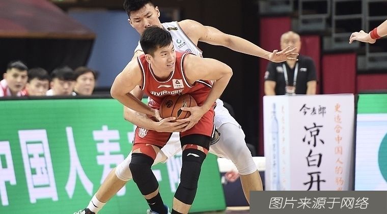 山东男篮|过于低调!当掌声送给麒麟才子组合时,有人想起21岁的范子铭吗?