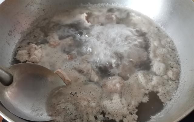  好吃|原来排骨还能这样做，焦香不柴，比饭店的还好吃，做法也简单