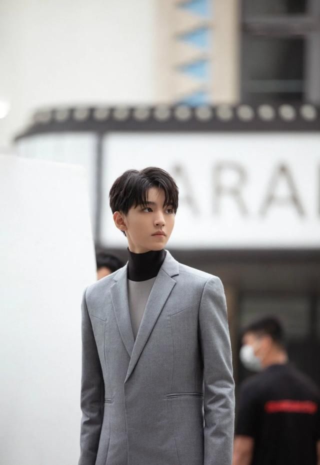  一律|一周男星穿搭丨风格各异型格一律，中国男星的“西装”江湖