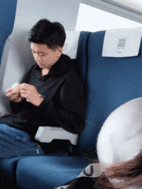 GIF|搞笑GIF：卖菜的不应该都是大妈吗？为什么这位小姐姐这么漂亮？