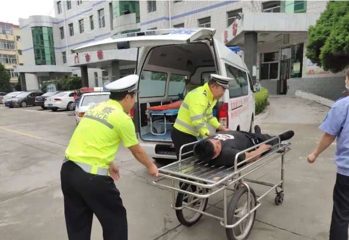  事故中队|两半挂货车相撞，五台警医合作快速救援