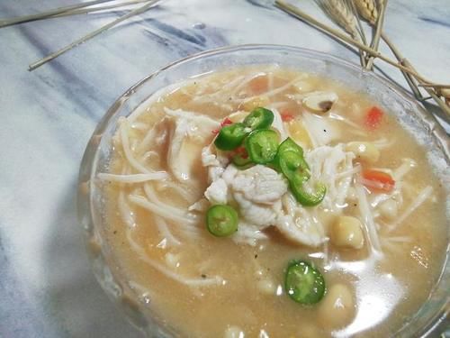  食材|秋天常吃这道菜，10块钱做1大盆，酸辣爽口超级下饭