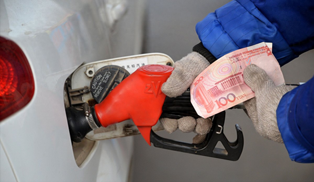 油价跌势“倒塌”！10月22日，汽油升水140元，猪价下跌风暴来袭