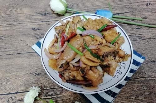  小槐|入伏后，这肉要多吃，比牛羊肉强，不燥不热不上火，焖一锅特馋人