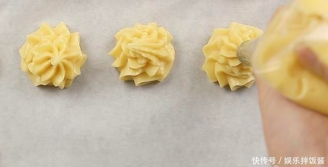 按步|自制甜点香草味泡芙,按步制作比蛋糕简单,零失误操作轻松完成