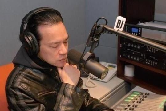  佛门|他曾是著名主持人，被富婆“包养”10年，因痛失所爱进入佛门