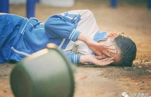 一世|30多名女学生为争“一姐”街头约架斗殴：少年，一时放纵，一世全毁