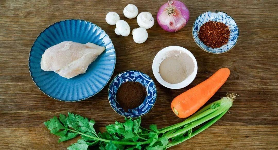 酱汁|鸡胸肉别再水煮了!多加这一样,酱汁浓郁香炸了!