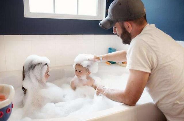 情况|女大避父分情况，三种“出格”父爱行为要避免，教你几招正确宠女