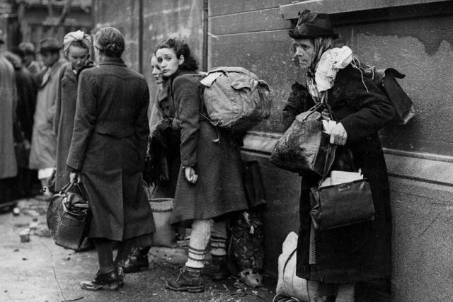 出卖|希特勒屠杀犹太人，都是白人如何区分，民族风俗出卖了他们