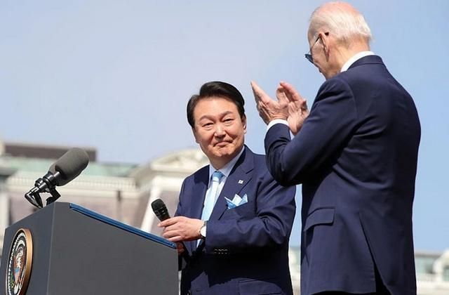 尹锡悦态度又软了，中俄同时说“不”，骨牌已倒下，韩国危机来了