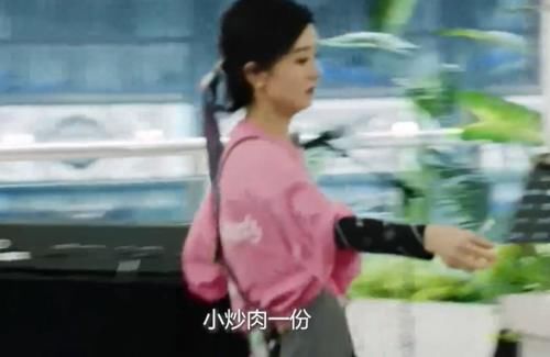  中餐厅4|《中餐厅》赵丽颖化作“小二”，镜头扫过她的脸，我确定她32岁了