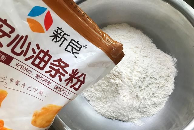  做出|1个鸡蛋，1碗水，在家快速做出蓬松大油条，学会的都说方法实用