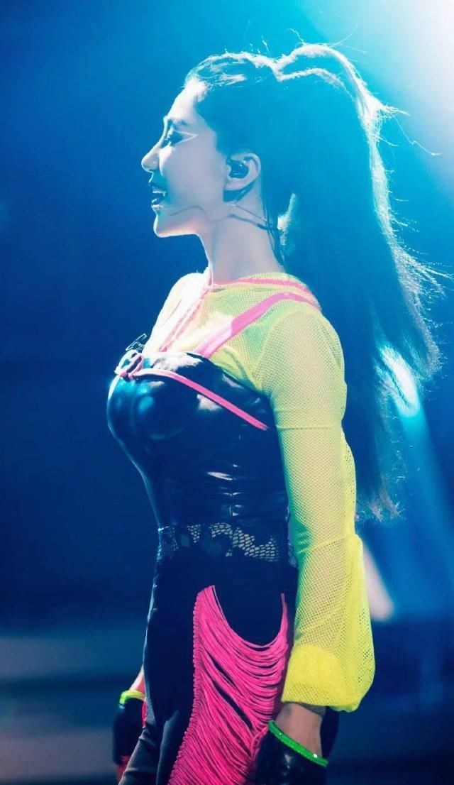  琦琦子|浪姐二公！姐姐们的妆发“翻车”了？！