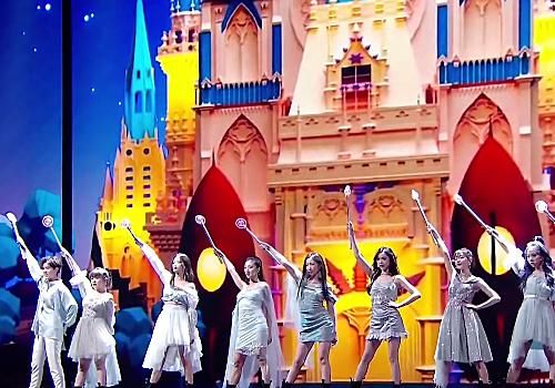  孟美岐|火箭少女101《达拉崩吧》舞台，孟美岐站C位，yamy有排面