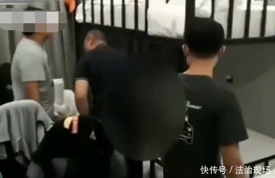 大汉|什么情况？女子与男网友家中“奔现”，结果突然闯进来3名大汉！