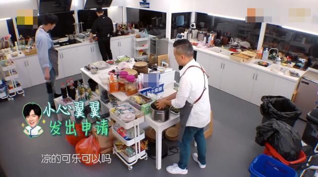 林述巍|《中餐厅》刘宇宁说话没大没小有失尊敬,林述巍脸色难看涵养颇高