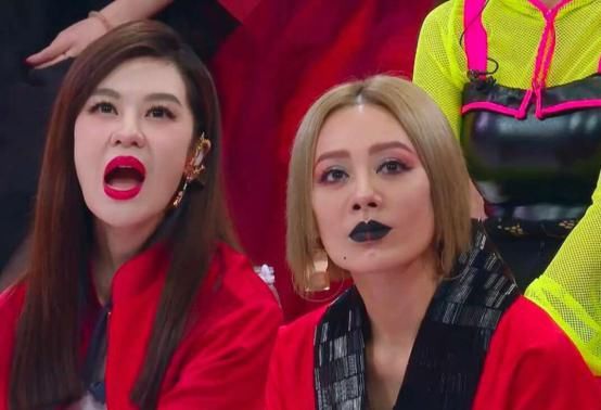  真假|“静静子亲了邓希怡脸都黑了”香奈儿黑管唇膏真假辨别