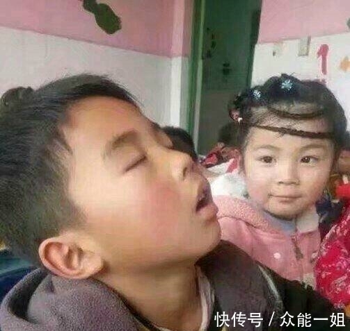 图片|搞笑图片幽默段子笑话：孩子，你的女神正看着你呢，哈哈哈