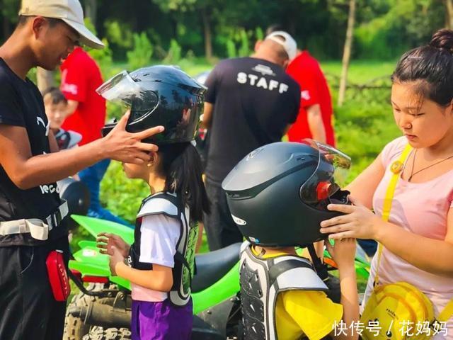 澄清|“妹妹赶紧松手,跳下去”,蓝衣女孩怂恿同伴跳楼,母亲现身澄清