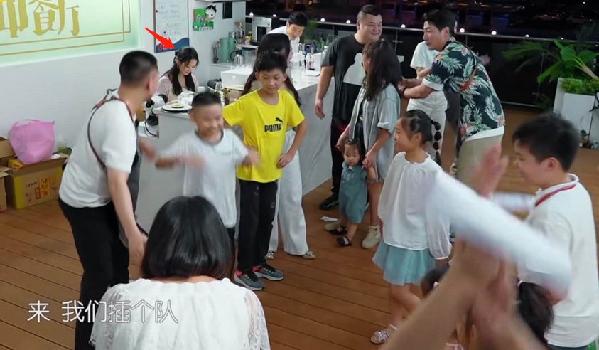  中餐厅|《中餐厅》强捧李浩菲太明显，口才好情商高，镜头比赵丽颖多得多