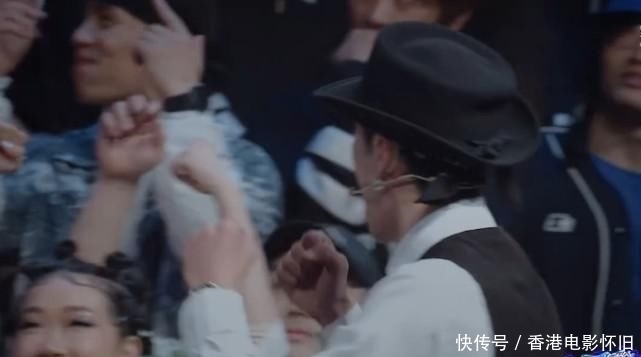 击掌|王一博战队获胜时,谁注意第一个跟他击掌的人?粉丝:意料之外