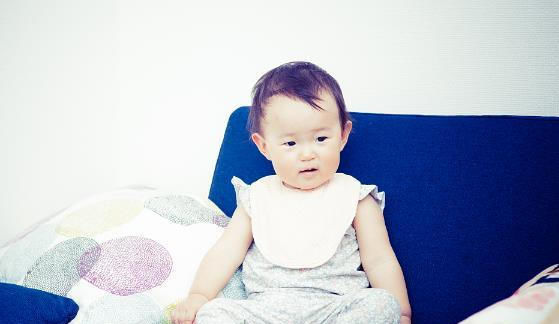  检查|4岁女孩地铁里“放屁”，陌生人提醒：去检查吧，事后宝妈很感激