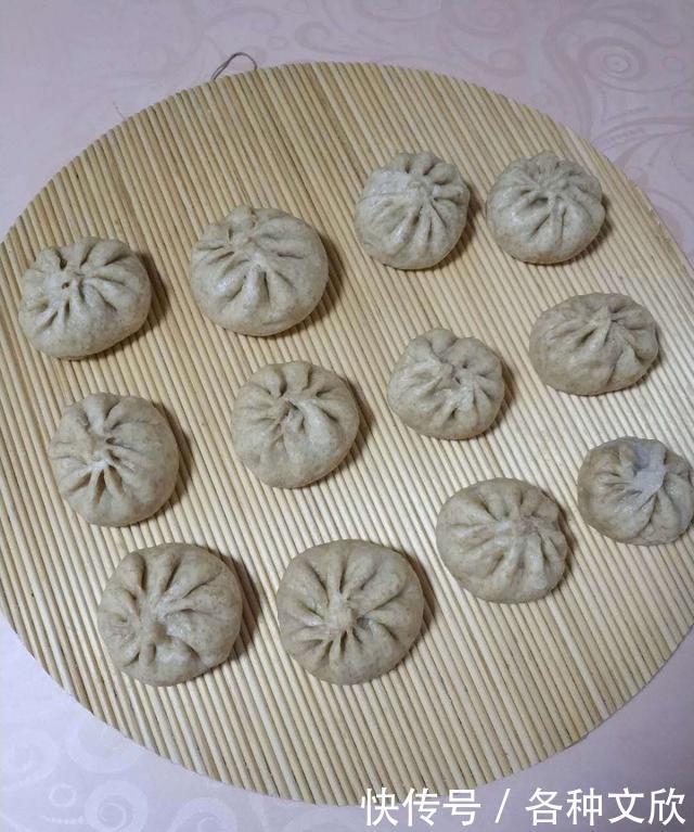 胡萝卜|全麦鸡肉包,用粗粮做的肉馅包子,吃起来味道就是不一样