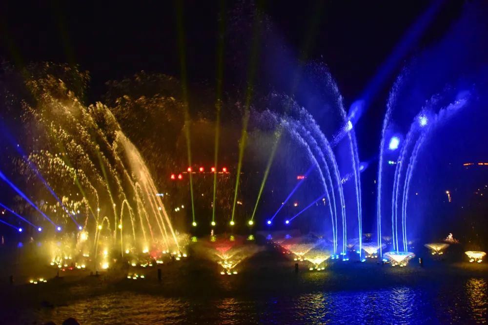  越来越|忻州：今年夏天最美夜景！遗山公园惊艳亮相！忻州越来越好！