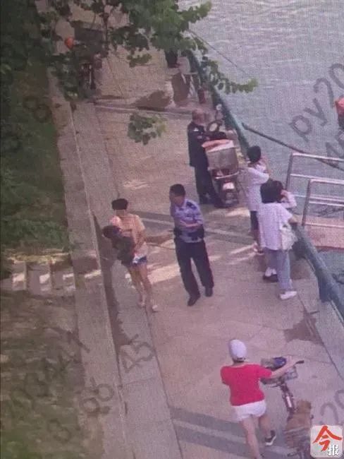 咬伤|太嚣张!柳州女子遛狗不拴绳还纵犬咬伤辅警,处理结果引起舒适