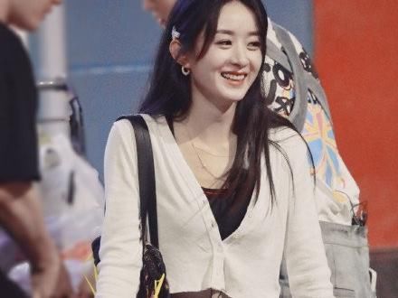  合照|《中餐厅》杀青，赵丽颖造型引关注，刘宇宁为领奖缺席大合照？