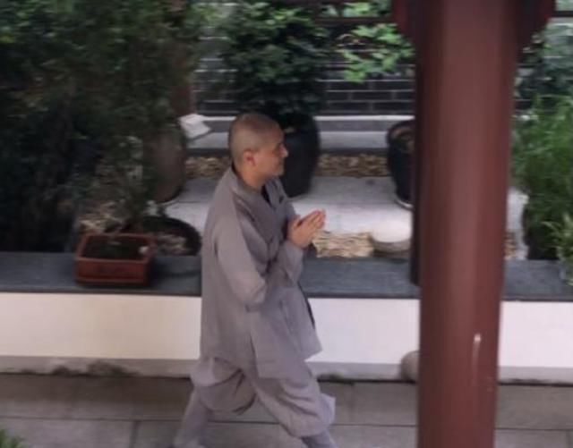 令人感动|杨千嬅夫兄承认剃度出家，自曝剃发现场照，背后原因令人感动