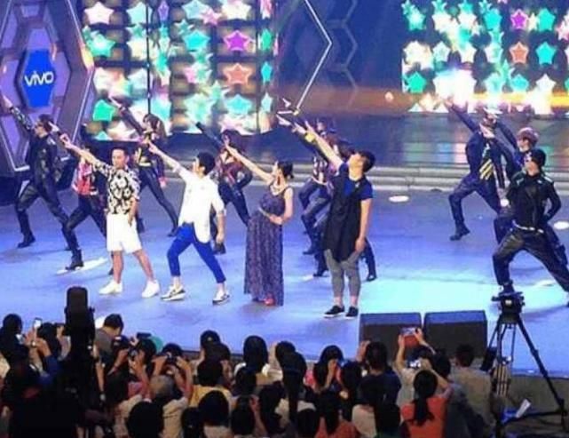  提前|《快本》是提前录制，可为啥网上从来没有观众路透?看.