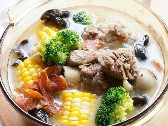  滋补|四菜两汤，肉质酥嫩，汤汁醇厚，营养美味又滋补，常吃益智强体质