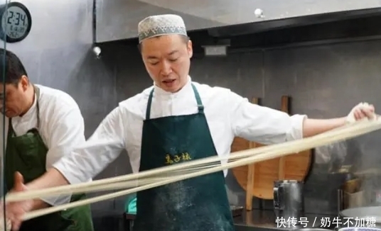 小菜|2个鸡蛋，3种小菜，10分钟快速做好西红柿鸡蛋面，美味健康