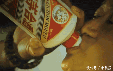 茅台|买茅台送的小酒杯是喝酒用的?大错特错!“老酒鬼”都懂其中含义