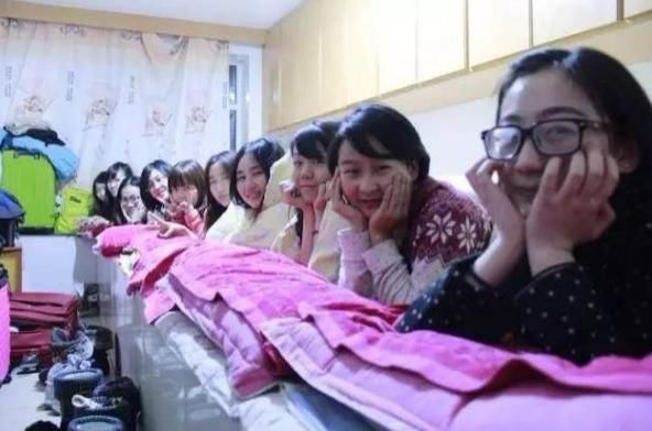 东北|以前的东北农村，不少家庭都是一家人睡在一个炕上，会不会尴尬？