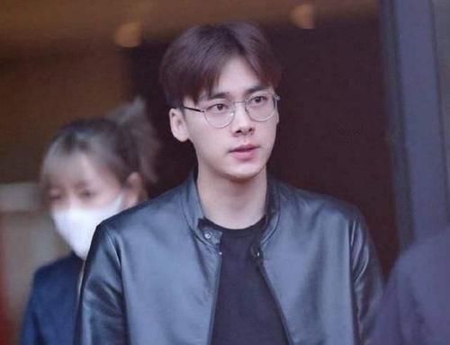 高超|身高超一米八的李易峰,却被网友质疑只有172?