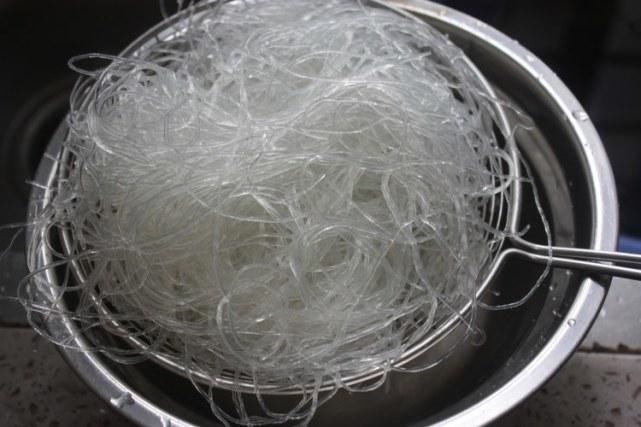  蚂蚁|大厨教你1分钟做蚂蚁上树，好吃到停不下来，超级过瘾