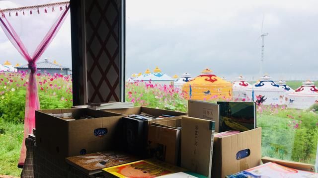  环游|上海夫妻开移动书店，一家五口开书车环游中国，58天跑9千公里