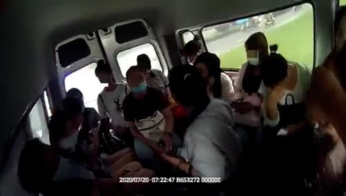  金山|金山这个司机做了啥，连警察蜀黍都惊呆了！