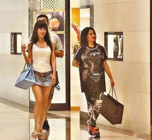  贵圈|贵圈首位直播整形女星、200w钻表随便摔，连范冰冰都模仿她！